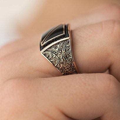 Золота печатка з оніксом і фіанітами к05456 №6