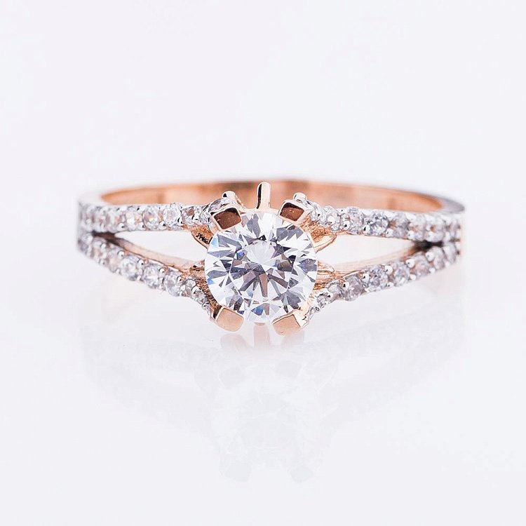 Заручальна золота каблучка (фіаніти) к02768 від ювелірного магазину Онікс - 1