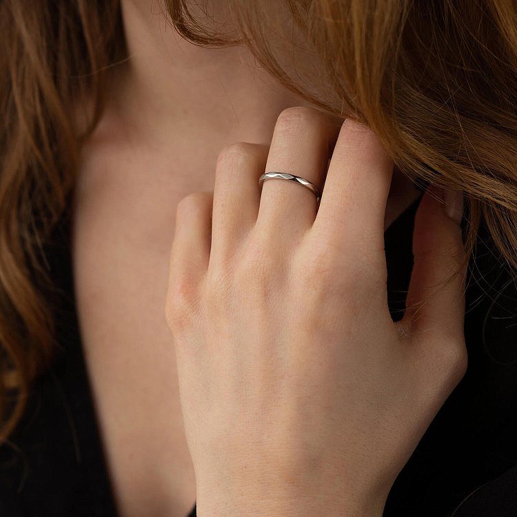 Обручка "Грані" у білому золоті 215801100 від ювелірного магазину Онікс - 1