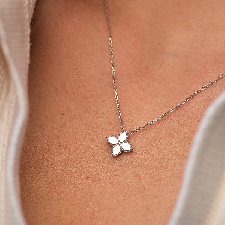 Кольє "Конюшина" в білому золоті кол02493 від ювелірного магазину Онікс - 1