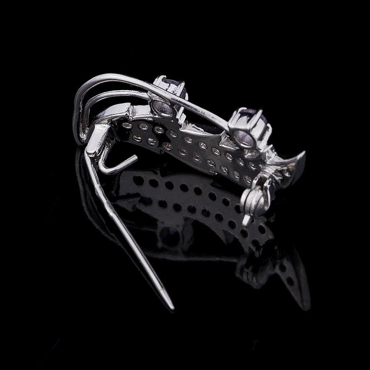 Серебряная брошь с фианитами и аметистом 16084 от ювелирного магазина Оникс - 1