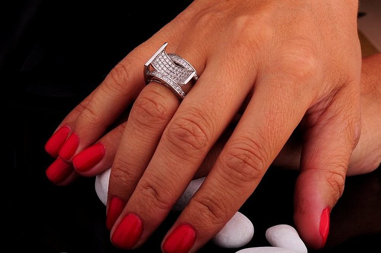 Серебряное кольцо с фианитами "Геометрия" 11682 от ювелирного магазина Оникс - 10