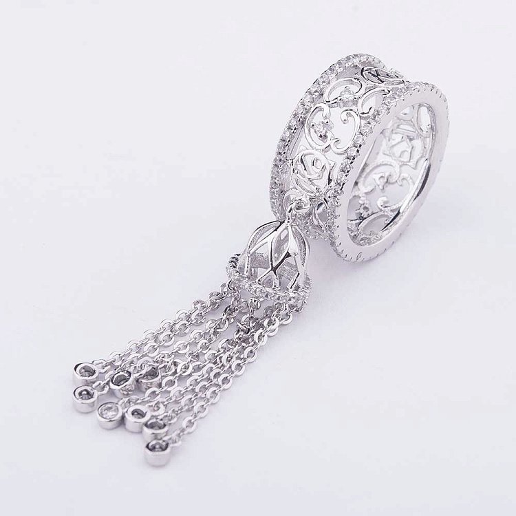 Срібний перстень з фіанітами 111810 від ювелірного магазину Онікс