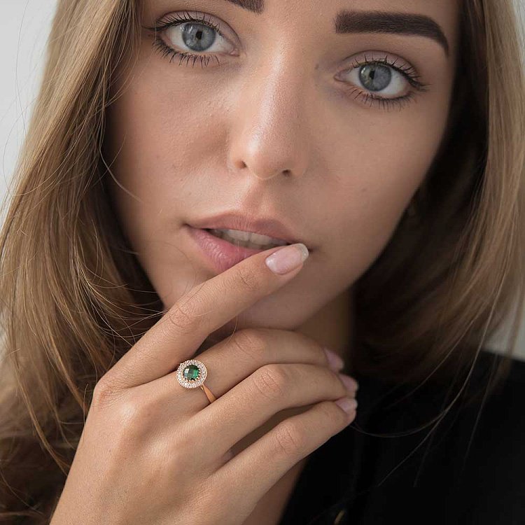 Золотое кольцо с фианитами к04671 от ювелирного магазина Оникс