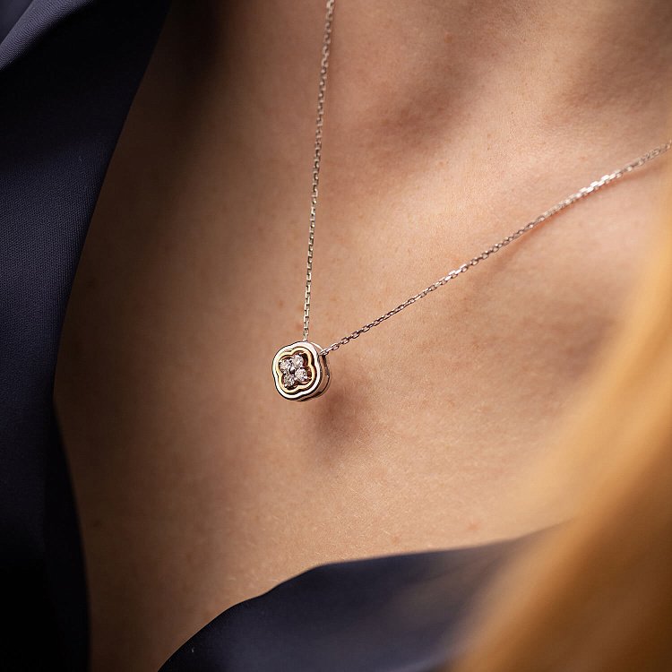 Золоте кольє "Конюшина" з діамантами 734251121 від ювелірного магазину Онікс - 1