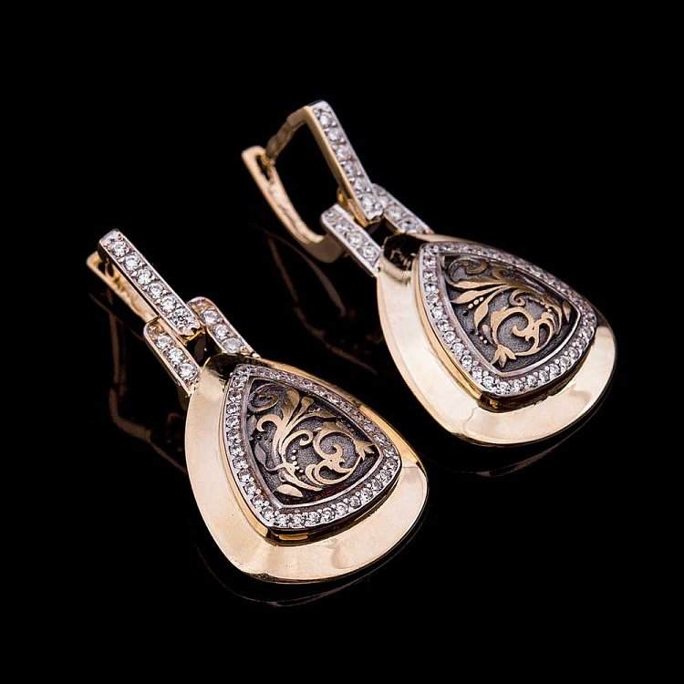 Золотые серьги с фианитами с03259 от ювелирного магазина Оникс - 1