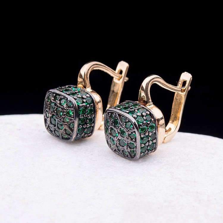 Золотые серьги с фианитами с03910 от ювелирного магазина Оникс