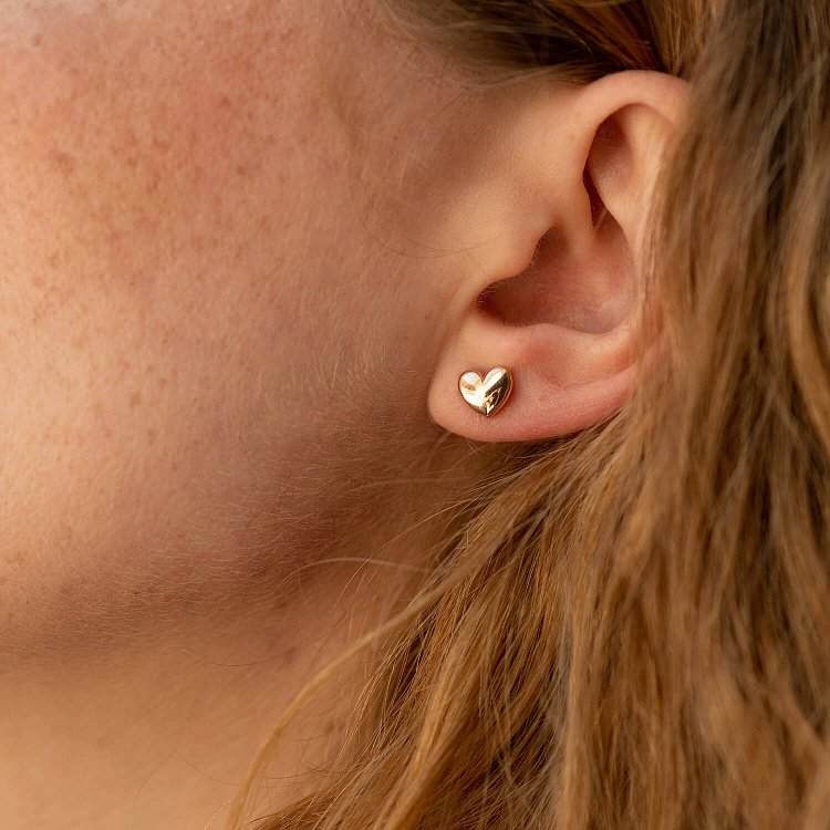 Золоті сережки-пусети "Сердечка" с06050 від ювелірного магазину Онікс - 1