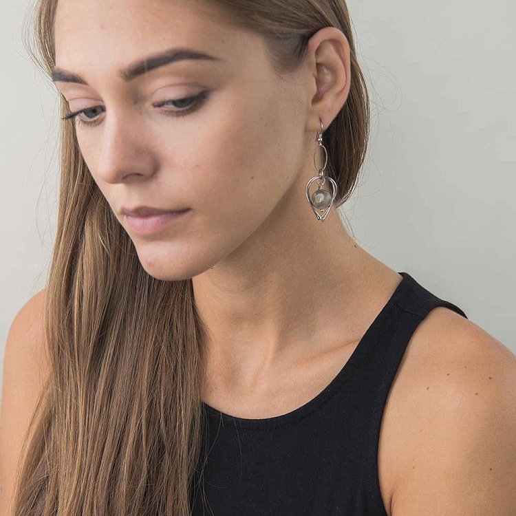 Сережки з коралом 87с7*2e Сережки з коралом 87с7*2e від ювелірного магазину Онікс