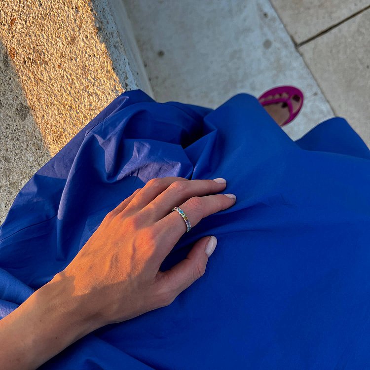 Золотое кольцо с дорожкой разноцветных натуральных камней к07582 - 5 Золотое кольцо с дорожкой разноцветных натуральных камней к07582 от ювелирного магазина Оникс - 5