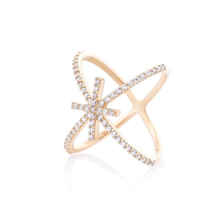 Золотое кольцо с фианитами к05110 от ювелирного магазина Оникс