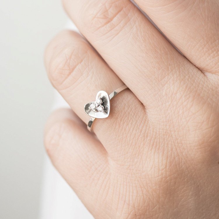 Золота каблучка "Сердечко" з діамантами к191 від ювелірного магазину Онікс - 4