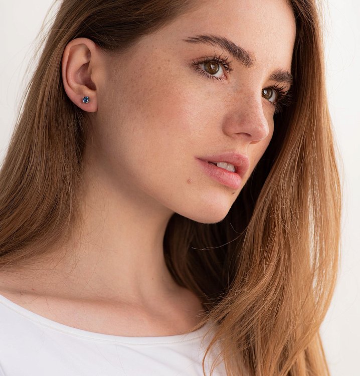 Серьги - пусеты с сапфирами в белом золоте с06807 от ювелирного магазина Оникс - 3