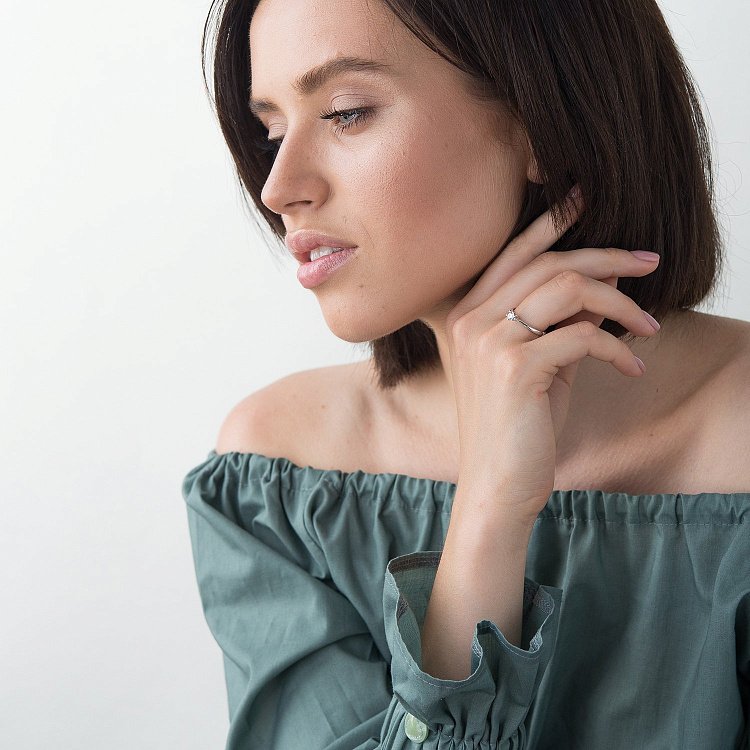 Золотое помолвочное кольцо (циркон Swarovski) к06297 от ювелирного магазина Оникс - 1