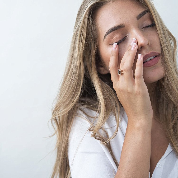 Золотое кольцо (дымчатый кварц, фианиты) к02123 от ювелирного магазина Оникс - 5