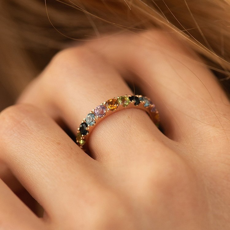 Золотое кольцо с дорожкой разноцветных натуральных камней к07526 от ювелирного магазина Оникс - 4