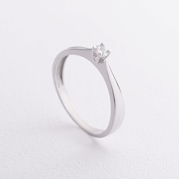 Помолвочное серебряное кольцо с фианитом 1703 от ювелирного магазина Оникс