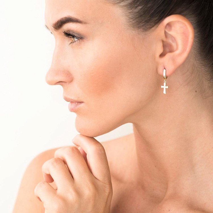 Золотые серьги с крестиками с05622 от ювелирного магазина Оникс - 2