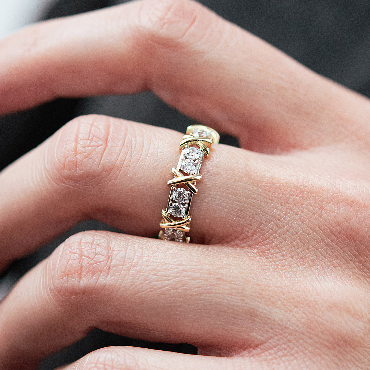 Каблучка "Rosie" з фіанітами (біле, жовте золото) к08398 від ювелірного магазину Онікс - 1