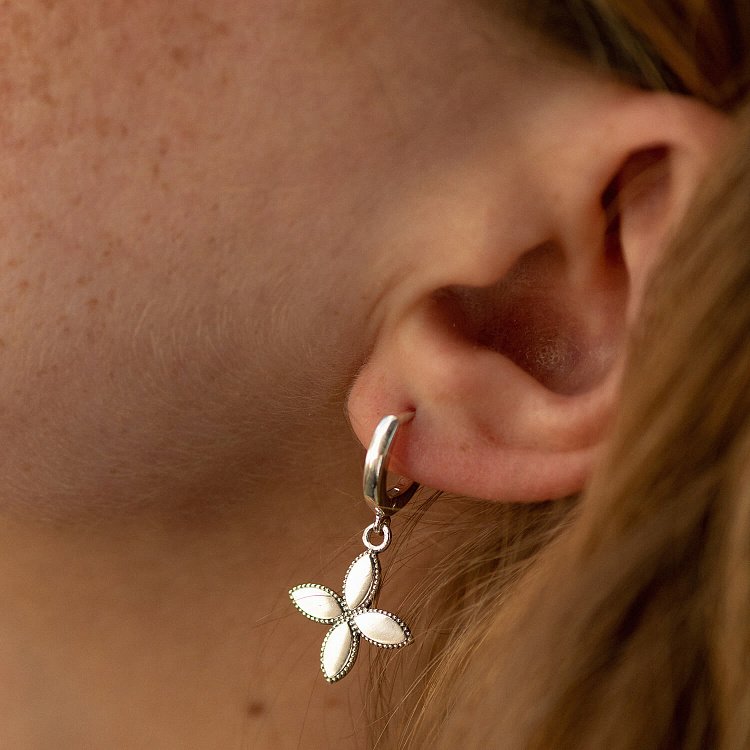 Срібні сережки "Конюшина" 122865 від ювелірного магазину Онікс - 5