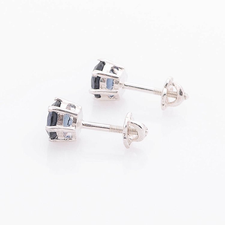 Серебряные серьги-гвоздики с корундом сапфиром нано 6 мм 121978 от ювелирного магазина Оникс - 2