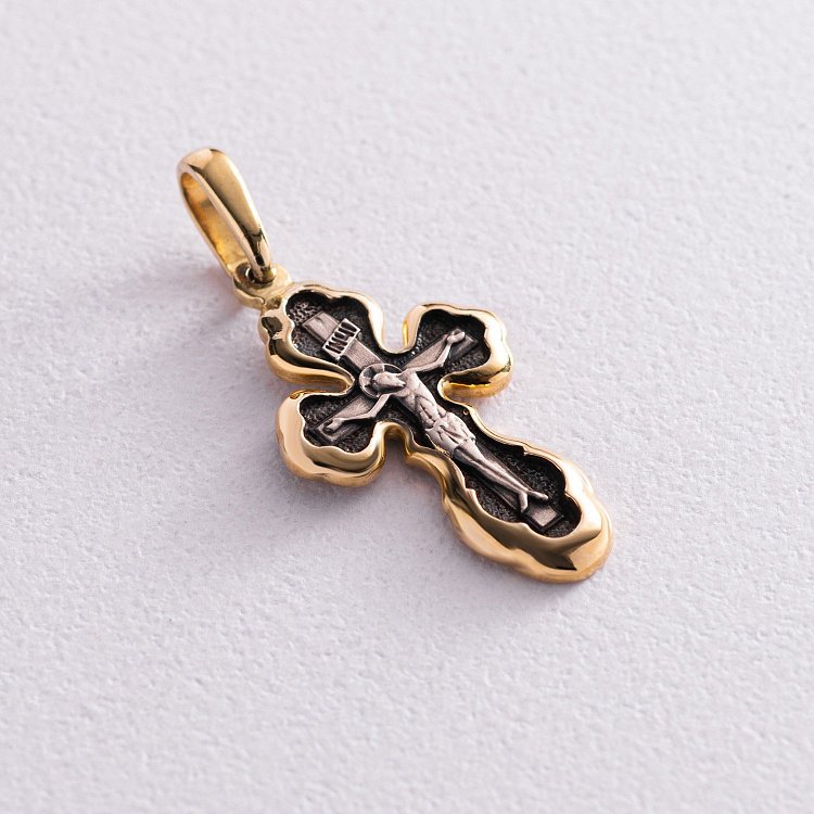 Срібний хрестик з позолотою і чорнінням 131970 від ювелірного магазину Онікс