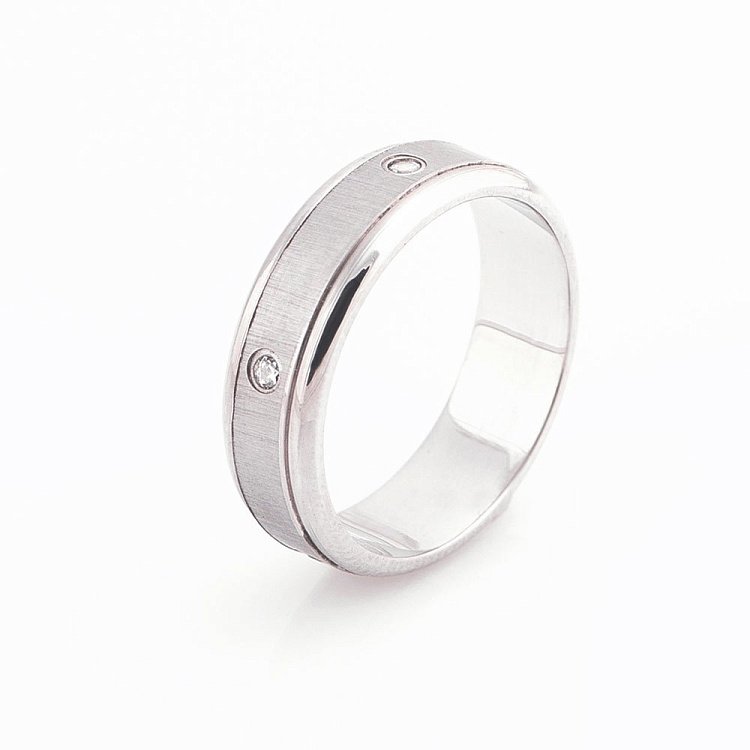 Золота обручка з фіанітами - лаконічне обр00110 від ювелірного магазину Онікс