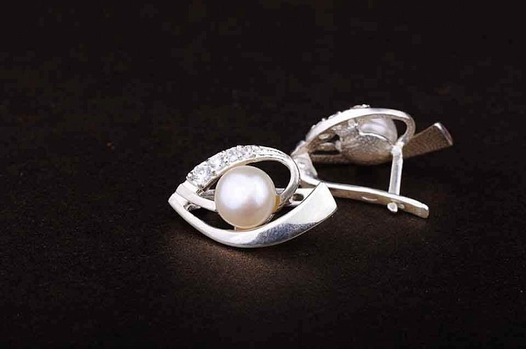 Сережки (культ. прісн. перли, фіаніти) 121008 від ювелірного магазину Онікс - 1