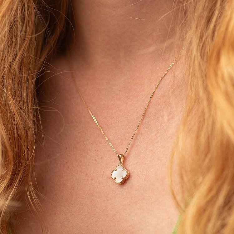 Підвіска "Конюшина" в жовтому золоті (перламутр) п03940 від ювелірного магазину Онікс - 1