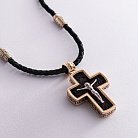 Мужской православный крест из эбенового дерева и золота "Распятие" п00225ж от ювелирного магазина Оникс - 1