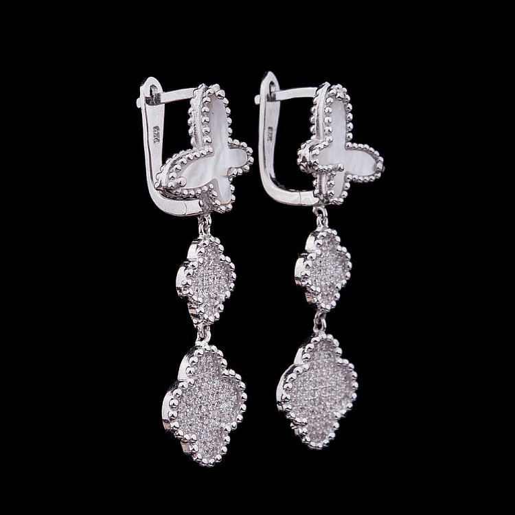 Срібні сережки "Метелики і конюшина" з перламутром і фіанітами 121735 від ювелірного магазину Онікс