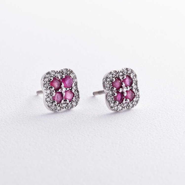 Срібні сережки - пусети "Конюшина" (фіаніти, рубіни) GS-02-135-4410 від ювелірного магазину Онікс - 2