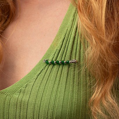 Серебряная булавка с зелеными камнями 20159 №2