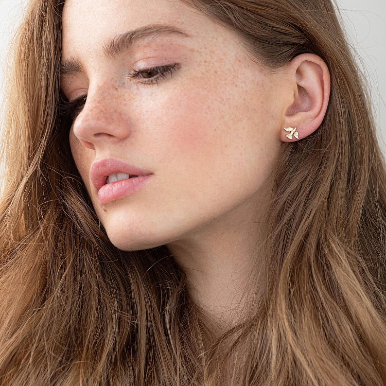 Серьги - пусеты "Птички" в желтом золоте с06923 от ювелирного магазина Оникс - 2