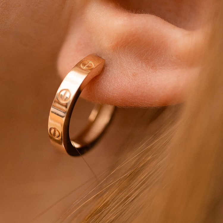 Сережки - кільця "Love" у червоному золоті с09106 від ювелірного магазину Онікс - 3
