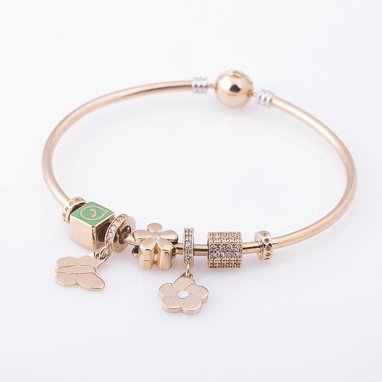 Золотой браслет с шармами "Бабочка и цветки" б02731 от ювелирного магазина Оникс - 1