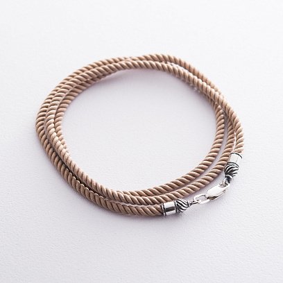 Шелковый бежевый шнурок с серебряной застежкой (3мм) 18428