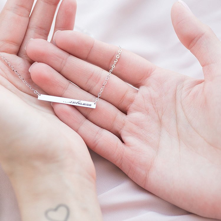 Серебряное колье с гравировкой "Твоя история" 18978л от ювелирного магазина Оникс - 2