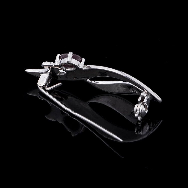 Серебряная брошь с рубином р16065 от ювелирного магазина Оникс - 1