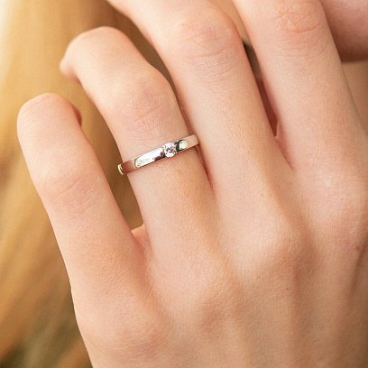 Каблучка з фіанітом у білому золоті к07153 №2