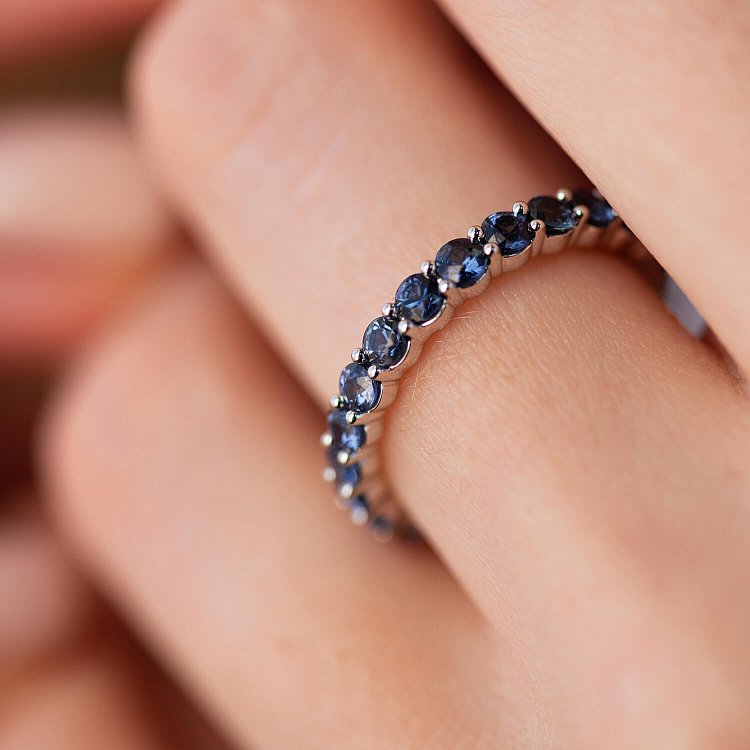 Золота каблучка з доріжкою каменів (сапфіри) кб0483nl від ювелірного магазину Онікс - 6