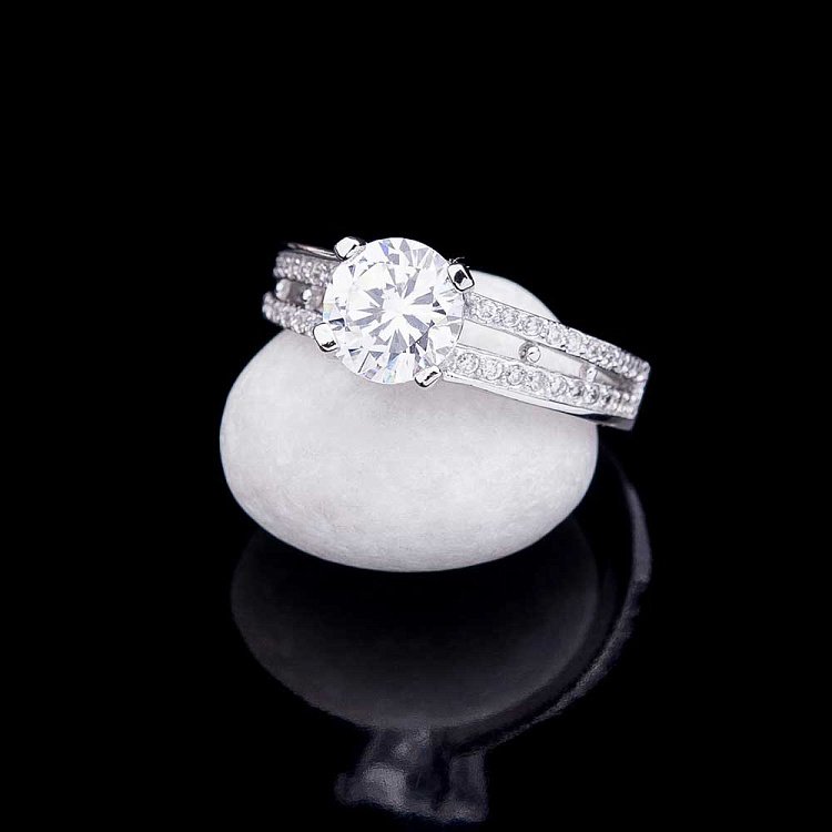 Серебряное помолвочное кольцо с фианитами 111838 от ювелирного магазина Оникс - 2