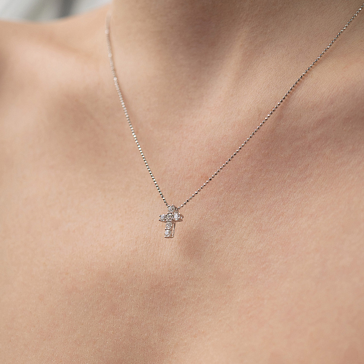 Крестик в белом золоте с бриллиантами пб0369lg от ювелирного магазина Оникс - 1