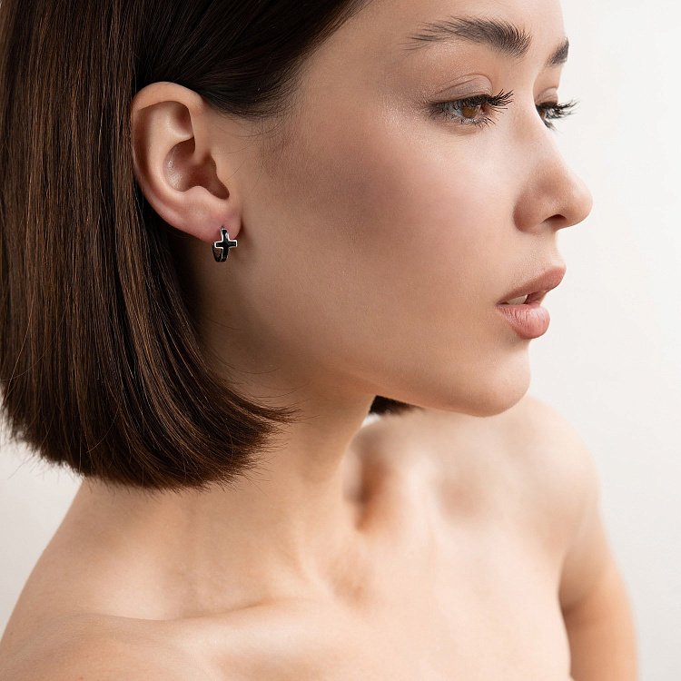 Серебряные серьги "Крестики" с эмалью 122260 от ювелирного магазина Оникс - 1