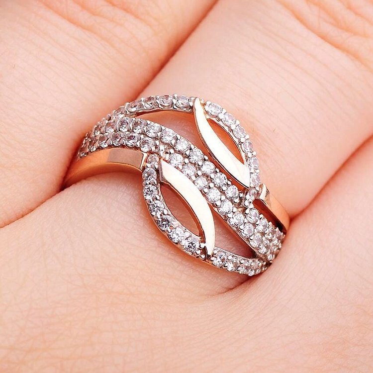 Золота жіноча каблучка з фіанітами к01977 від ювелірного магазину Онікс - 3