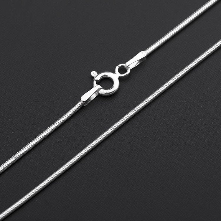Серебряная цепочка Снейк (1.2 мм) 15002-1.2 Серебряная цепочка Снейк (1.2 мм) 15002-1.2 от ювелирного магазина Оникс