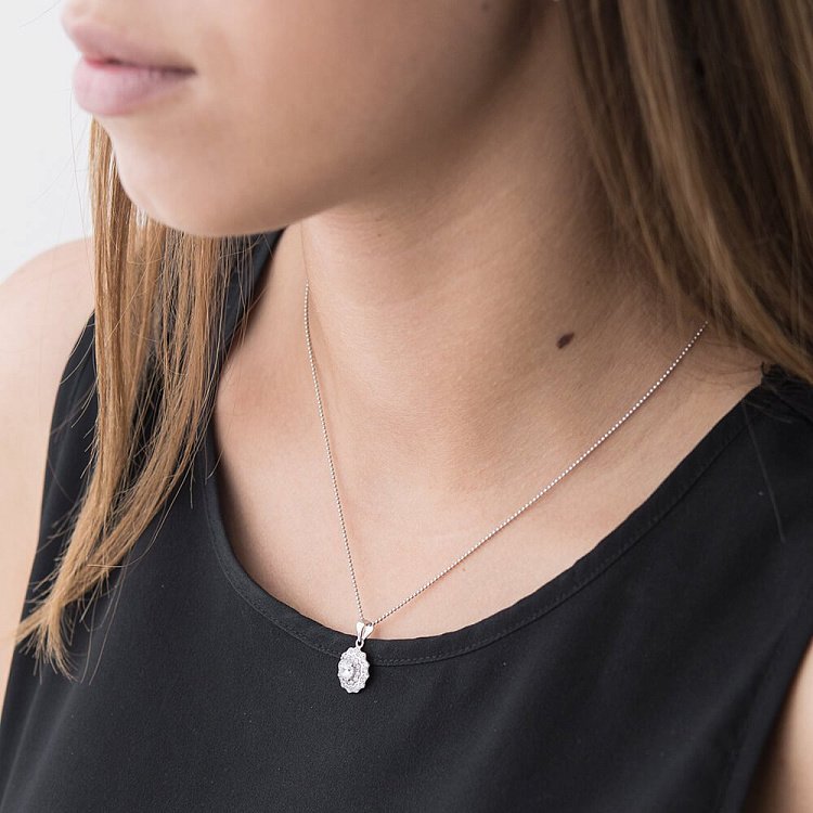 Серебряная подвеска с фианитами 132257 от ювелирного магазина Оникс