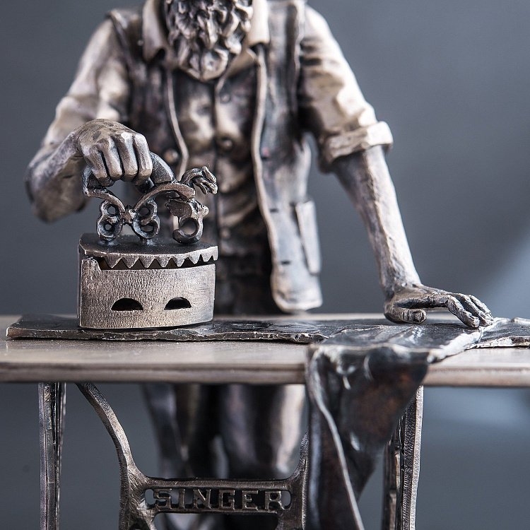 Серебряная фигура ручной работы "Еврейский портной за работой" порт.утюг от ювелирного магазина Оникс - 1