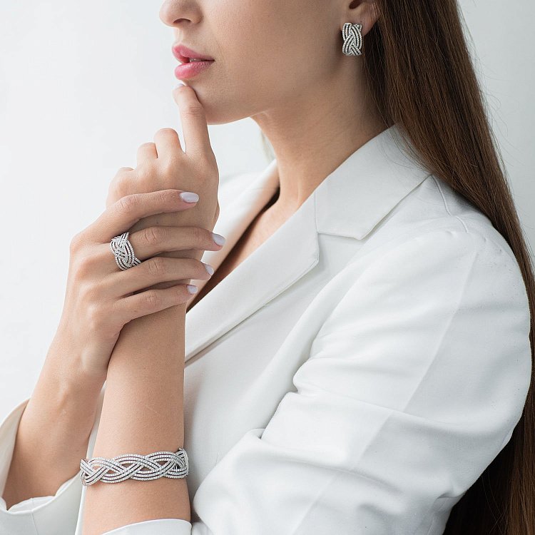 Сережки в білому золоті з діамантами скит1214 від ювелірного магазину Онікс - 1