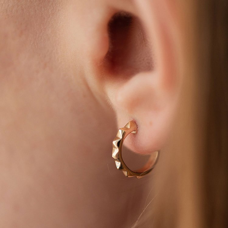 Серьги - пусеты "Mona" в желтом золоте с08379 от ювелирного магазина Оникс - 7